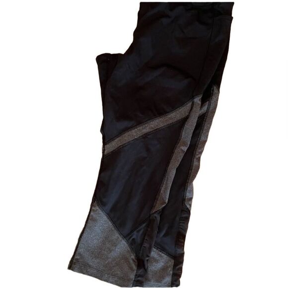 AVIA crop leggings with color block/ mesh inserts - Picture 3 of 6